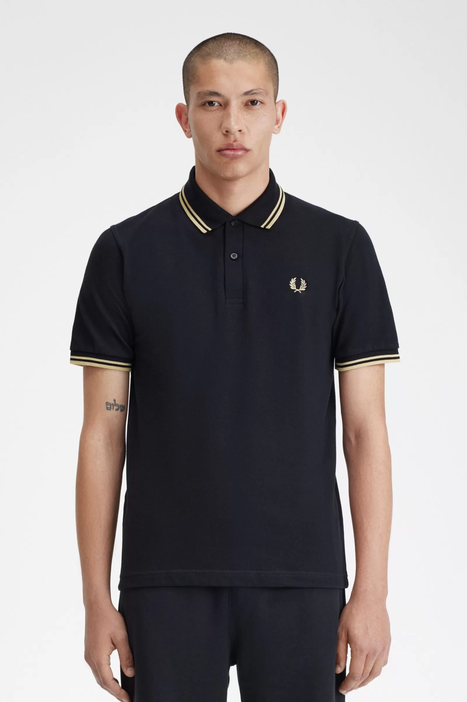 MULHER Fred Perry Makati M12